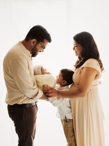 A slightly different interaction, with the big brother looking curiously at the new baby. These moments are so precious.