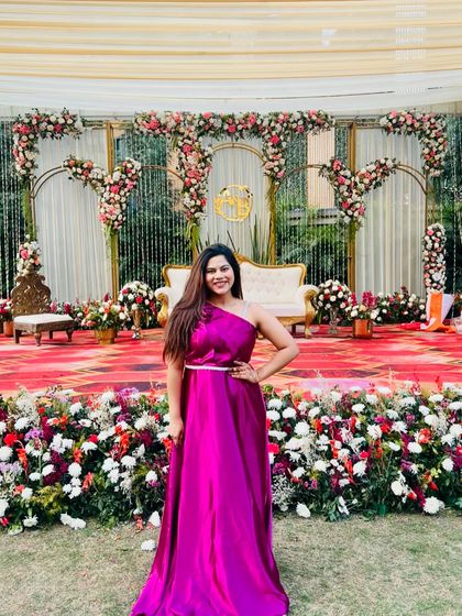 Your anchor is here. A simple and elegant look for a daytime event with beautiful floral decor.