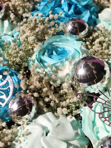 I love how the light catches the little disco balls in this hamper. It's all about creating a fun and celebratory mood.