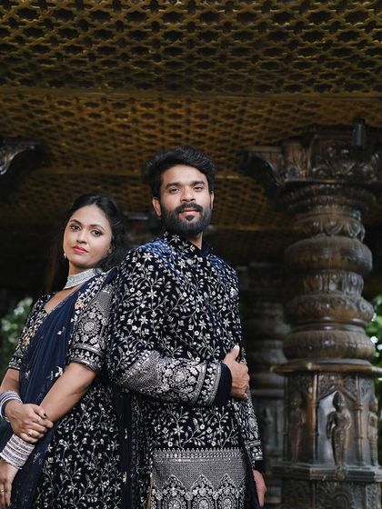 A stylish pose at our stone pillar hall, with the couple in ornate traditional wear.