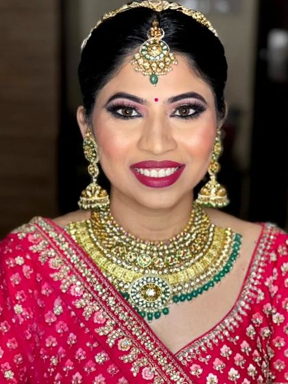 A close-up of another happy bride. Her smile says it all, complemented by the sparkling Kundan jewellery set she rented for her big day.