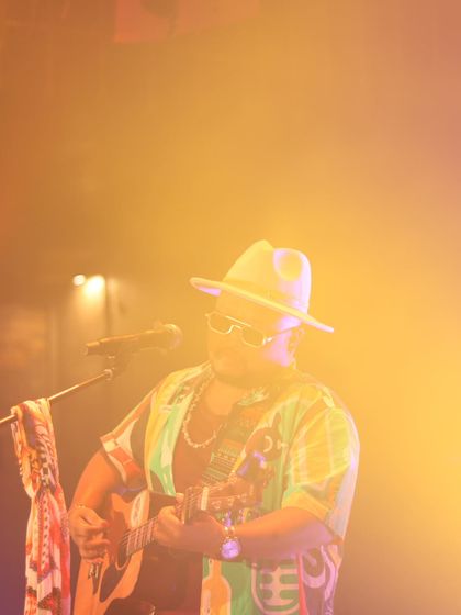 Loysum - Acoustic & Unplugged Performances On Stage: Live Gigs & Events photo 29