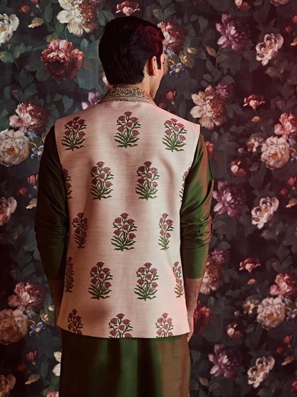 The beauty of our Jaipuri hand block printed jacket extends to the back, with a clean and consistent pattern that speaks of quality.