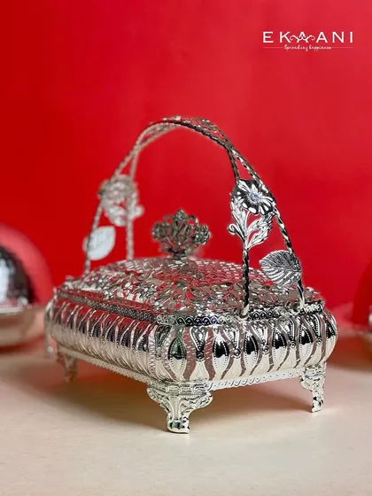 This silver-plated basket brings sophistication to your festive gifting. The intricate floral details on the handle and the classic design make it a beautiful way to present dry fruits and more.