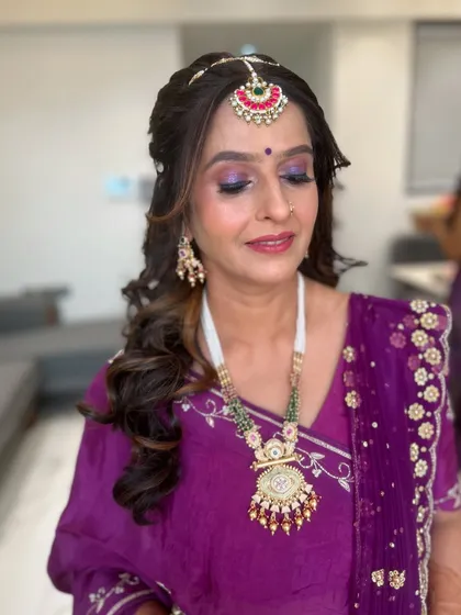 A close-up of the eye makeup.
