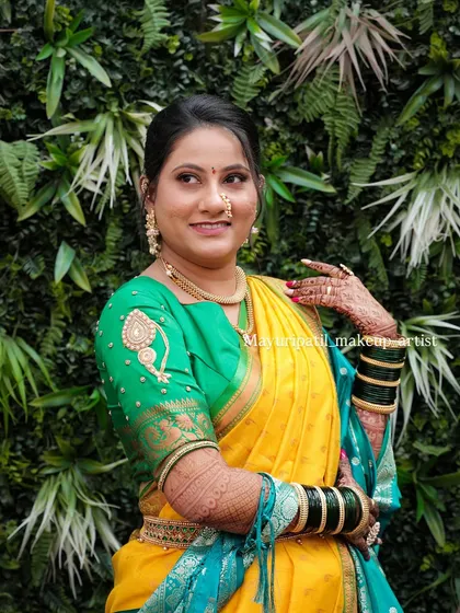 A soft and elegant Vidhi look. The bride's makeup is subtle and natural, perfect for a daytime ceremony.