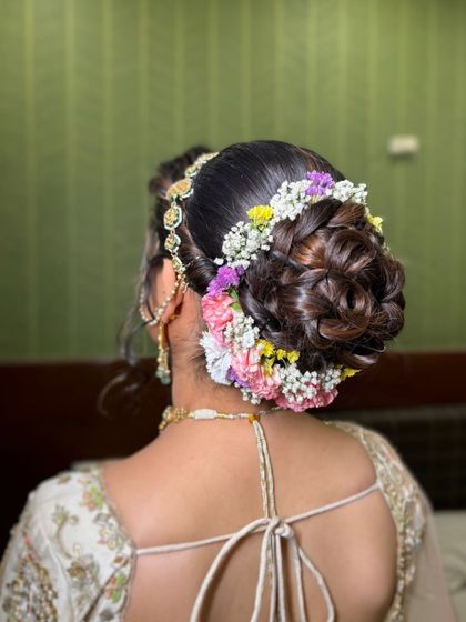 Modern Pastel & White Bridal Looks photo 17