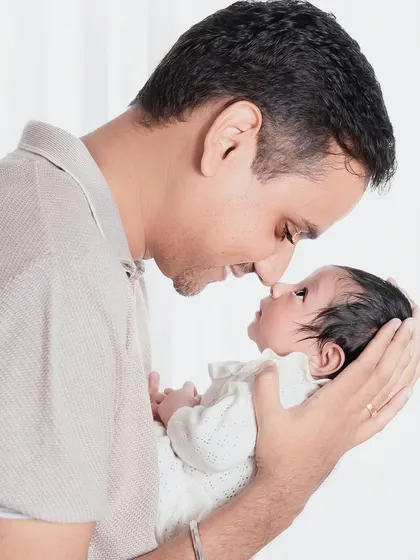 "I see my world in your eyes." The connection between a father and his newborn is so powerful and beautiful to capture.