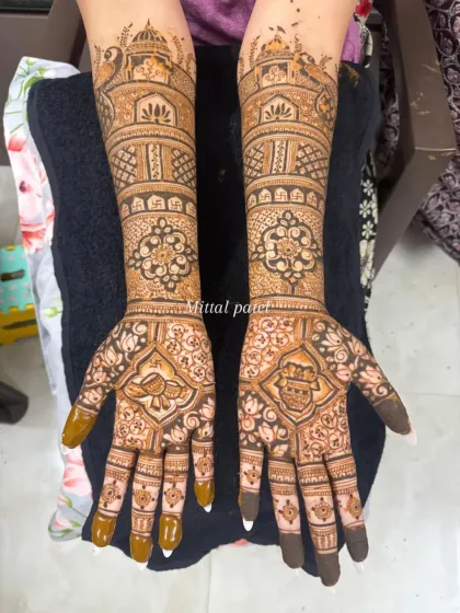 A classic bridal design with a prominent groom's procession (baraat) scene on one hand and a bride in a palanquin (doli) on the other.
