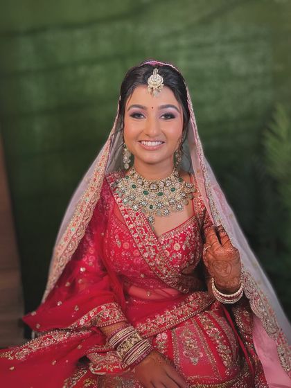 Classic Red & Pink Bridal Looks photo 48