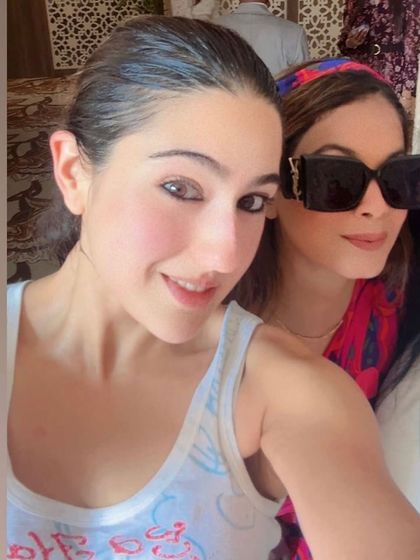 A quick selfie with the lovely Sara Ali Khan during a shoot for Kamdhenu Paints.