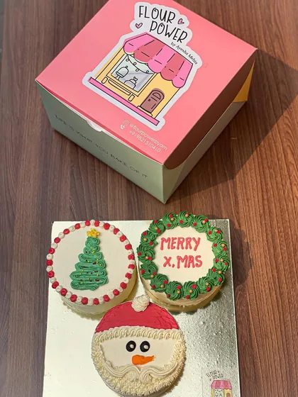 My Christmas bento cakes come in cute boxes, making them a great gift for friends, family, or colleagues.