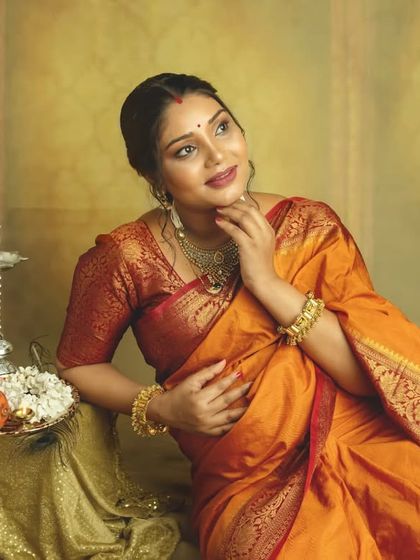 A dreamy, thoughtful portrait. Leaning against the traditional props, you look like a painting, lost in happy thoughts about your baby.