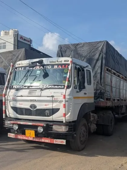 Trucks loaded and ready to deliver our high-quality solar panels for the PM-KUSUM scheme in Rajasthan. Our robust logistics ensure that materials for critical agricultural projects are delivered safely and on schedule, supporting farmers across the state.