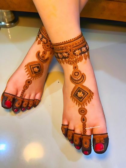 An elegant Arabic-style foot design with geometric shapes and a hanging crescent moon motif.
