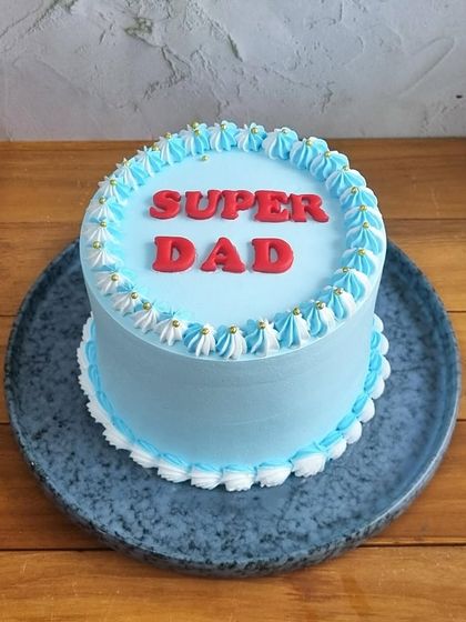A cake for the "Super Dad" in your life. This simple yet heartfelt cake is the perfect centerpiece for your Father's Day celebration.