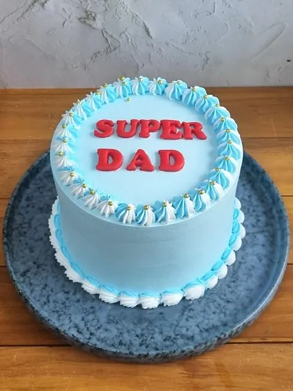 Tell your dad he's a superhero with this "Super Dad" cake. The bold red lettering on a cool blue cake makes a simple and powerful statement for Father's Day.