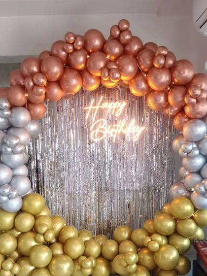 Modern Backdrops: Shimmer Walls & Neon Signs photo 4