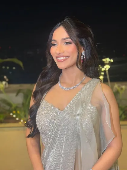 I love creating soft, glamorous waves for an elegant evening event. For this reception look, I styled a half-updo to give volume at the crown while letting the long, flowing curls frame the face beautifully.