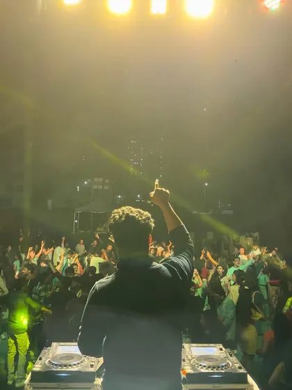 One for the sky. A moment of connection with the thousands of students at the Terna college fest.