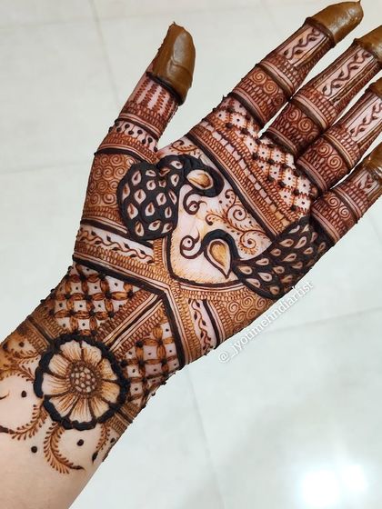 The full hand view, showing how all the elements come together in this unique and creative design.