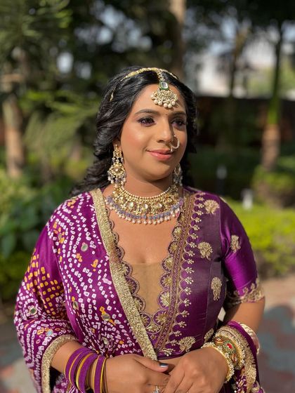 The sunlight catches her glowing skin perfectly. We always focus on creating a radiant base that looks fresh and healthy, especially for daytime events.