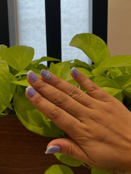Lavender dreams, one nail at a time. This soft, subtle shade with a delicate daisy accent nail is perfect for keeping things classy yet playful.
