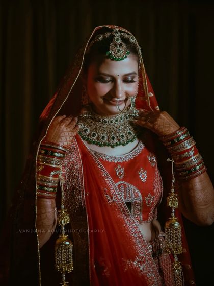 A stunning, moody portrait of the bride in her full bridal attire. I use lighting to create dramatic and beautiful bridal portraits that highlight her elegance.