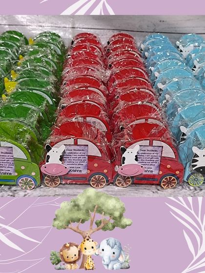 A closer look at the colorful, car-shaped pen stands with different animal faces like a cow, zebra, and giraffe. Each one includes a small photo frame.