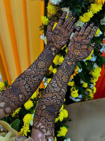 A beautiful Pakistani floral design for my fun-loving bride Mariam.