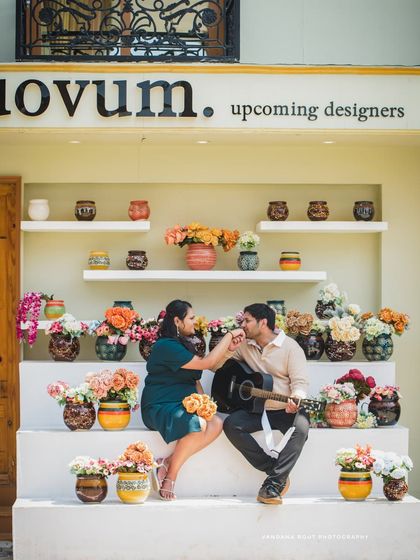 Using bold architecture and creative angles to tell a modern love story. This shoot at a curated location in Bangalore shows how we can play with different settings for a diverse album.