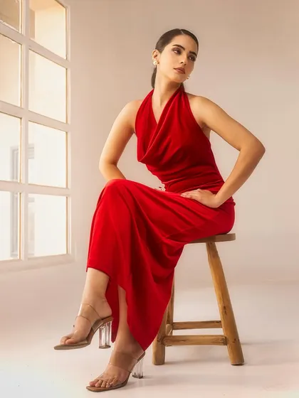 A classic studio portrait using soft window light. We practice how to position the subject to use natural and artificial light sources to create elegant, graceful portraits with beautiful, soft shadows.