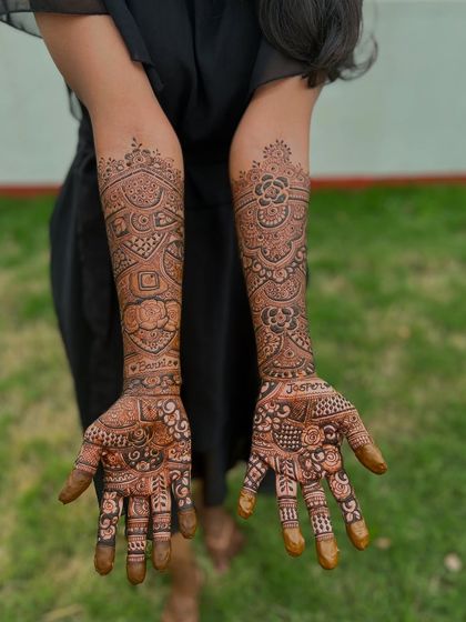 A beautiful floral fusion design, combining traditional mehendi patterns with bold, modern floral elements for a unique bridal look.