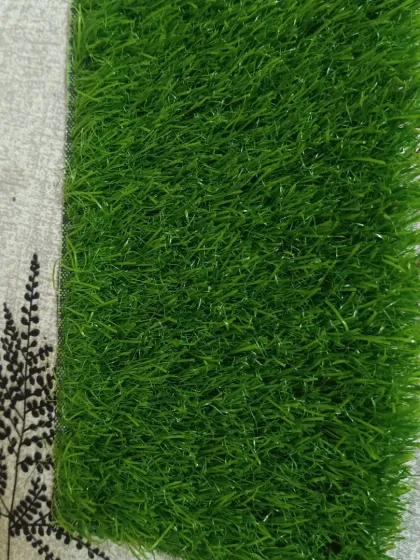 A top-down view of the 40mm turf with double backing. The dense blades and realistic green shades make it a popular choice for home lawns and terraces.