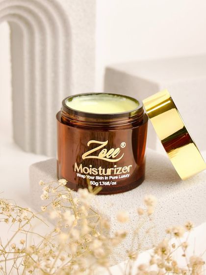 This is my super hydrating moisturizer, your answer to dry skin dilemmas. It provides lasting nourishment and a radiant glow, keeping your skin soft and supple all day long.