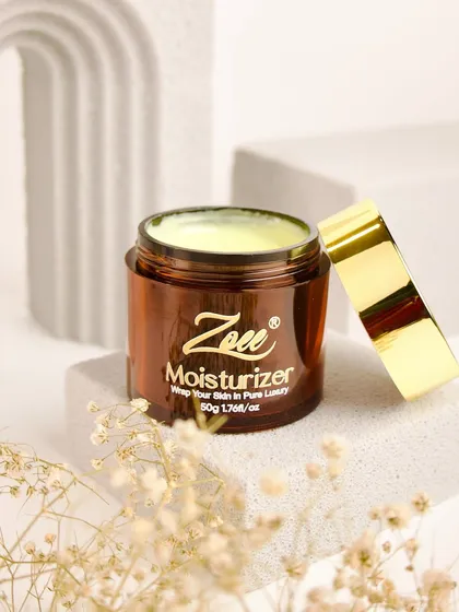 This is my super hydrating moisturizer, your answer to dry skin dilemmas. It provides lasting nourishment and a radiant glow, keeping your skin soft and supple all day long.