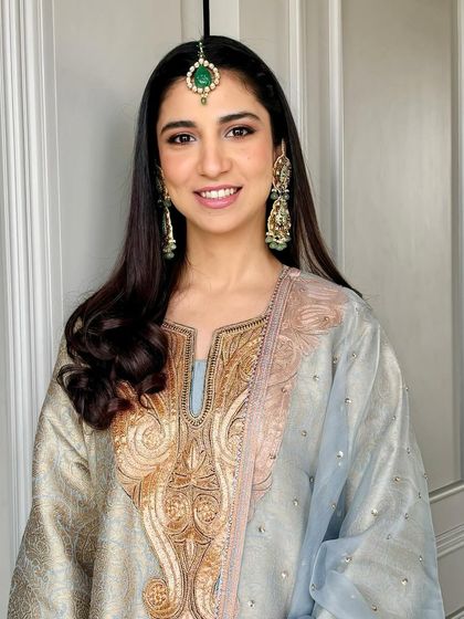 A closer look at the subtle yet intricate eye makeup for this Mehendi. The colors are carefully chosen to harmonize with her outfit, creating a cohesive and elegant look.