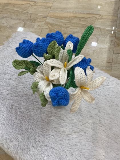 A Rainbow of Choices: Bouquets by Color photo 3