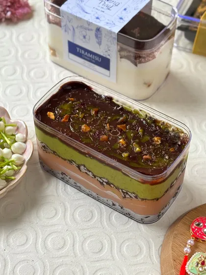 A closer look at the incredible layers in my Dubai Kunafa Pistachio tub. It’s a unique dessert that combines different textures and flavors in one perfect bite.