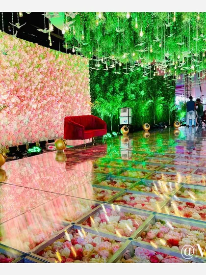 A stunning glass floor stage with flowers arranged underneath. This creates a magical effect, as if you are walking on a bed of roses, and provides a unique photo opportunity.