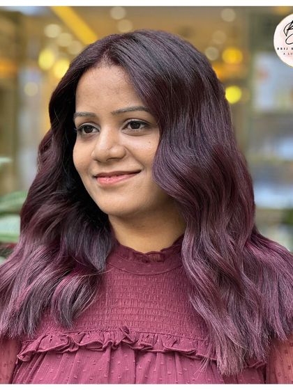 Another angle of the grape wine color, showing its depth and vibrancy from all sides.