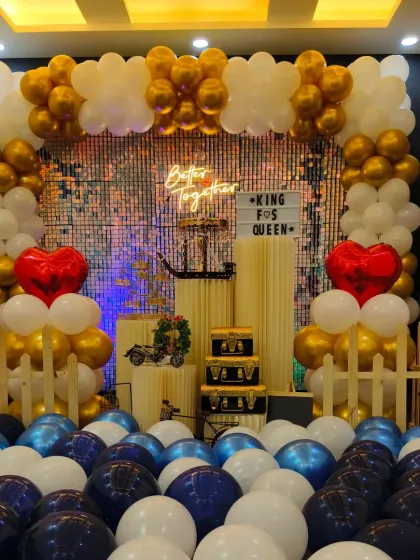 A full view of the anniversary setup, showing the balloon arch and the floor covered in coordinated colors. This is a great option for an exclusive event space for couples.