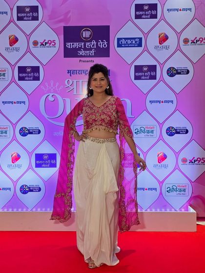 Savaniee Ravindrra glammed up for the Shrawanqueen Finale. This modern, indo-western look features a dhoti-style skirt and an embroidered top, paired with soft, glamorous makeup.