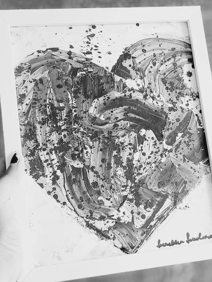 This black and white heart has a raw, stormy energy. I used a palette knife to create sweeping gestures and added splatters for a dynamic effect. It’s for a classic, dramatic kind of love.