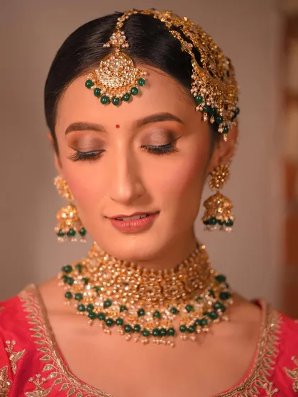 It's all in the details. A close-up of a classic bridal look with a gold and green color scheme. The focus is on the clean lines and flawless blending.