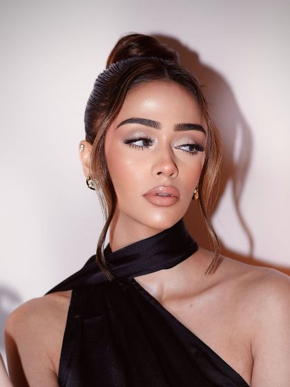 An elegant and sophisticated shot of this soft and bright makeup look.