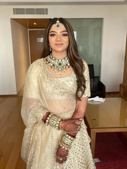 Proving that less is more, Mahek looks effortlessly elegant in her neutral-colored lehenga. Her makeup is minimal and fresh, focusing on a natural, sun-kissed glow.