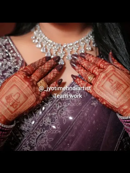 A minimalist bridal design with a beautiful dark stain. This photo shows personalized blocks with 'Aai' (mother) and a kalash, looking stunning with the deep henna color.
