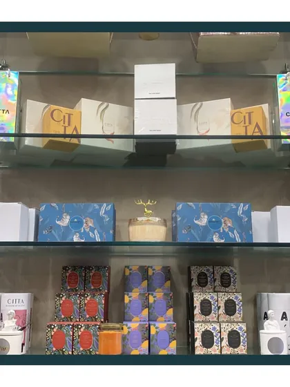 My studio shelves are stocked with over 30 varieties of beautiful, premium scented candles. I am always sourcing new and unique fragrances for my clients.