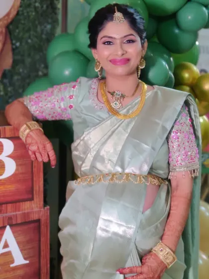 Another shot of the mom to be, looking radiant and happy. The South Indian style saree and jewelry are absolutely stunning on her.